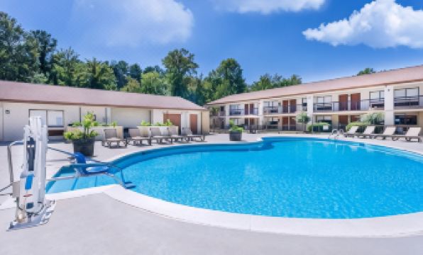 Ramada by Wyndham Tuscaloosa