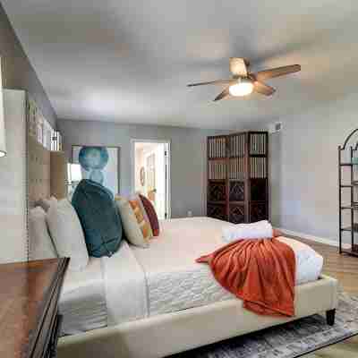 North Scottsdale Gem w/ Pool , Hot Tub, Putting Green! Rooms