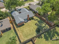 Chic 4BR Retreat with Big Backyard and Outdoor Dining Spaces