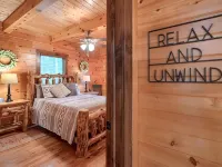Christine's Chalet Cabin at Trickle Creek Hôtels à : Marion Township