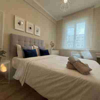 Spacious 4-Bedroom Apartment in Central Bilbao – Perfect for Families & Groups Rooms