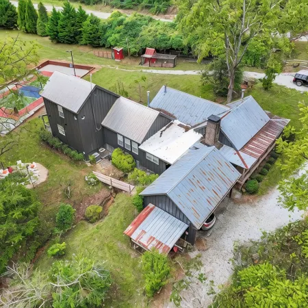 Authentic Cherokee Cabin Farm: Pickleball, Firepit, Swing, Creeks, Grills