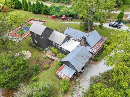 Authentic Cherokee Cabin Farm: Pickleball, Firepit, Swing, Creeks, Grills