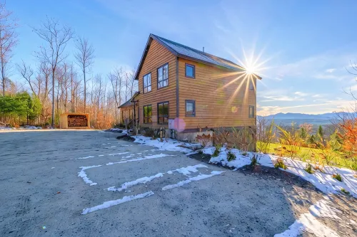 Mtn View, Sleeps 20, Hot Tub, Firepit, Wood Stove, Theater, Workspace, Bar, Gym - 4-Star