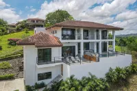 Oceanview 4-bedroom house w/ pool in Playa Hermosa, Guanacaste