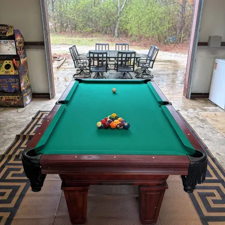 Southern Comfort Cabin- minutes from the river and the lake!