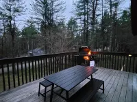 Stratton Mountain Ski Chalet: Hot Tub, Gameroom, Firepit, Grill, EV & Pond Views Hotels in Winhall
