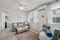 Oceanblock & Downtown Bethany - 2 bed / 1 bathroom with Private Sun Porch -  Ferienwohnungen
