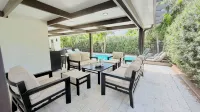 Such as house with heated pool, near to parks and lakes - Wifi