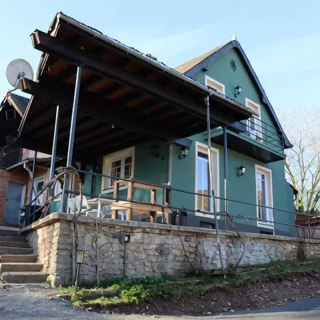 Vacation home "Unter der Burg" in the Vulkaneifel. Directly on the Eifelsteig!