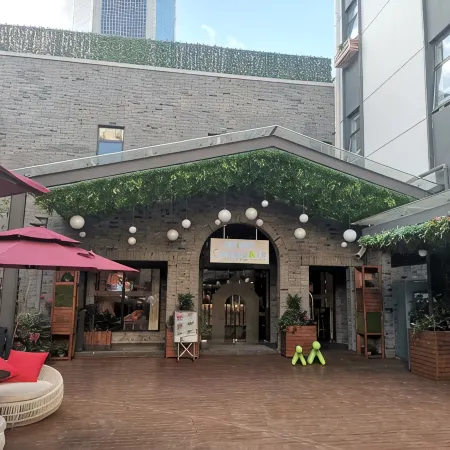 Campanile Shanghai Huaihai Hotel Отели рядом с достопримечательностью «Фуксинг Парк»