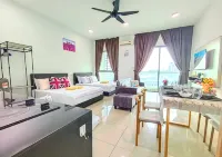 Homely Cybersquare Ensuite with Skyline View #CS5