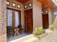 J&J Guesthouse Bedugul โรงแรมใกล้สวนพฤกษศาสตร์เบดูกุล