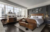 ทอมป์สัน ดัลลัส, โดย Hyatt