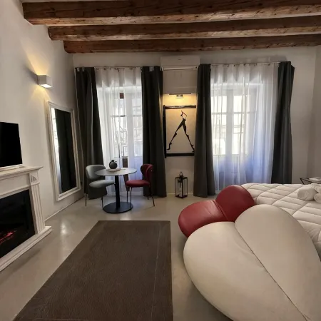 C&O Savoia Deluxe Rooms