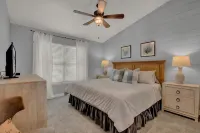 Fisherman Friend! - Coastal Condo - Views Await!