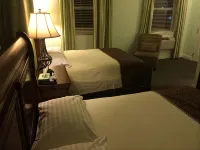 The City Hotel Bar & Grill