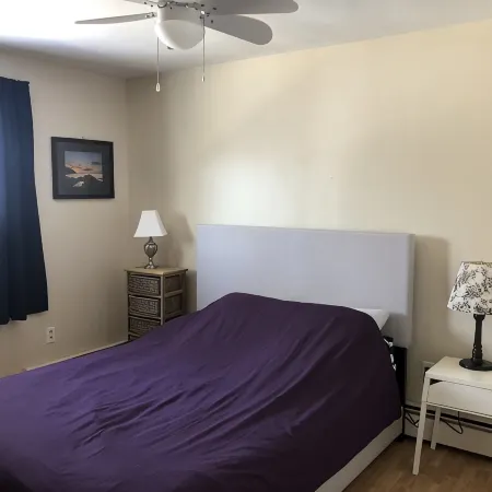 Downtown walkable to restaurants, bars public transportation and the waterfront.