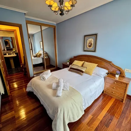 Relax in the center of Llanes and 50m from the beach.