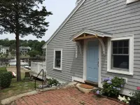 Waterfront Living w Stunning Views, Beautiful Decor, Kayaks, Private drive