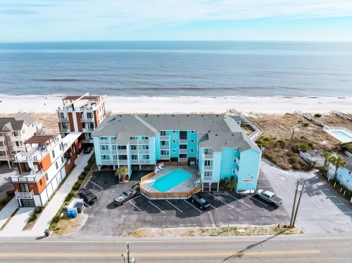"Coastal Cove": Ocean Front Sea Life with a POOL!
