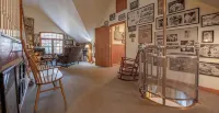 Replica firehouse with large game room, close to hiking and skiing - Wifi