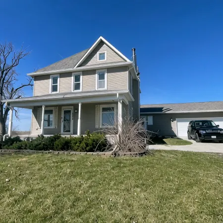 Cozy Farmhouse Getaway 10 min from Lost Island and Casino