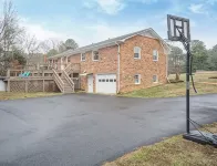 Family Retreat - 3-bedroom unit with NEW Pool, WiFi and AC in North Durham - Apartments