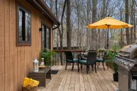 Cozy House with a Lovely Treehouse. 7-Person Hot Tub. Pet Friendly. Hiking. Lake