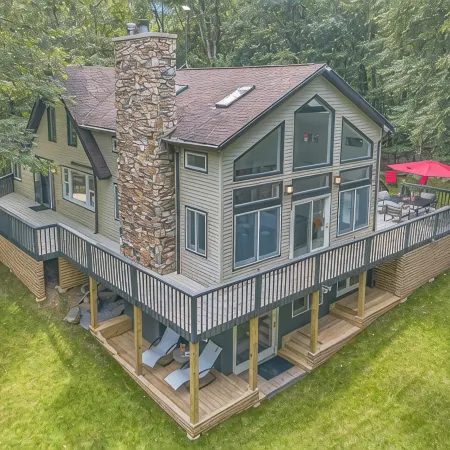 Secluded House by the Creek in charming Cresco
