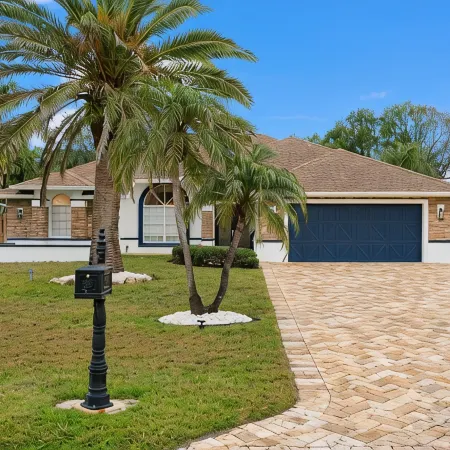 3Br Naples Vacation Home - Heated Pool & Spa - Sleeps 8 - Game Room