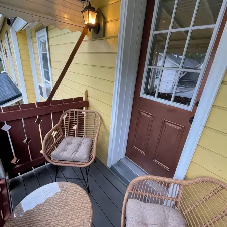 Cozy 2-bedroom apartment in Warren with AC, WiFi