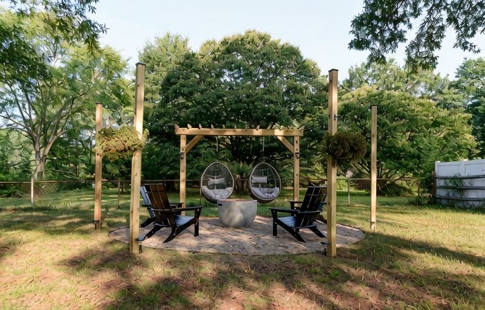 3Bed/2Bath home with new interior design, & backyard Oasis. Minutes to the lake!