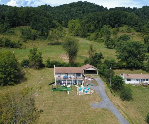 Family Mountain Escape • Views • Fire Pit • Near Homestead