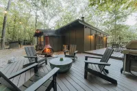 Cozy Mid-Century Retreat with Spa Hot Tub