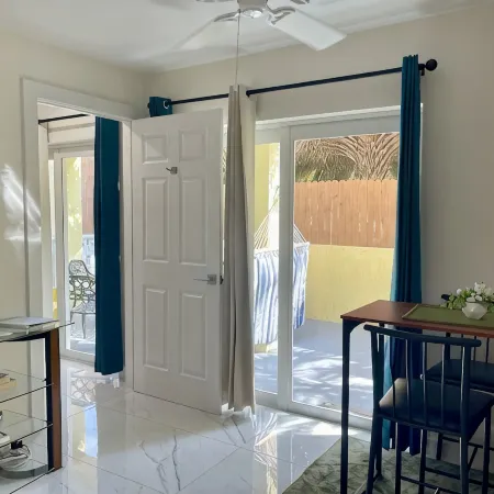 Andy's Inn 2 Bamboo Studio Suite - Charming Studio with beach access