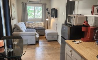 Charming studio in delightful Spring Branch for a quick, tranquil stay.