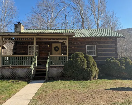 Cozy cabin in lovely Seneca Rocks WV with WiFi, smart TVs and jucuzzi tub Hotels in Pendleton County