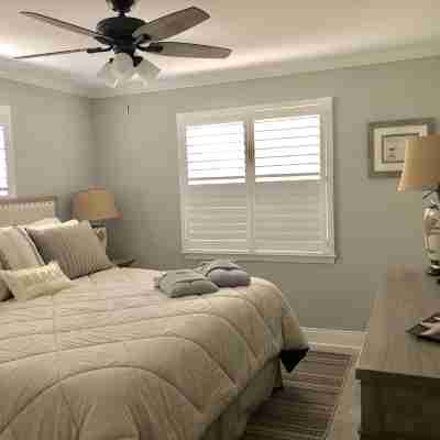 Find Out Why Everyone Adores the Beachin Cottage - 100 Steps to the Beach! Rooms