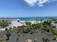 Apartment, dream location, on the sandy beach, WiFi on request, community pool - 2つ星