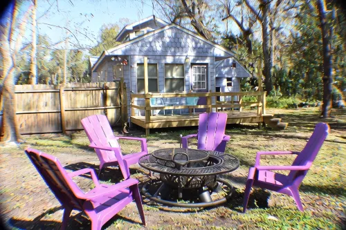 The Cozy Cute Rustic Lodge close to everything. Clean & Spacious- Fire Pit. - Gym
