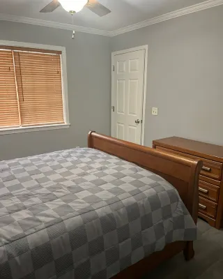 Charming 1-bedroom 3 Miles from Whiteman AFB Knob Noster with AC, WiFi - 2-Star