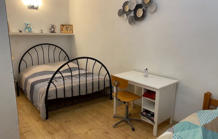 Large apartment on canal 2 steps from downtown Sète