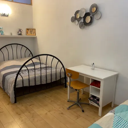 Large apartment on canal 2 steps from downtown Sète