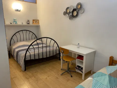 Large apartment on canal 2 steps from downtown Sète