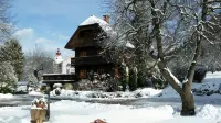 A Charming Little Cottage in a Beautiful Garden Setting! - 2-Star