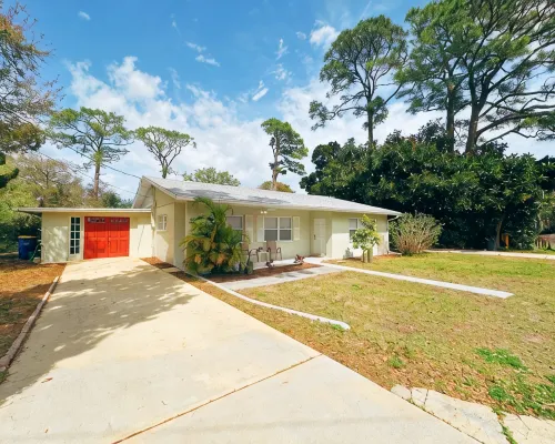 Riverside Retreat - 3 Kayaks, minutes from the beach, shops and great food! Hotels in Edgewater