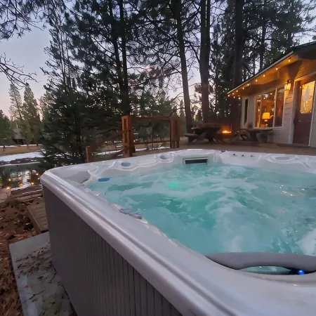 Riverfront Cabin - Sunriver/Mt.Bachelor, HotTub, Pet Friendly!