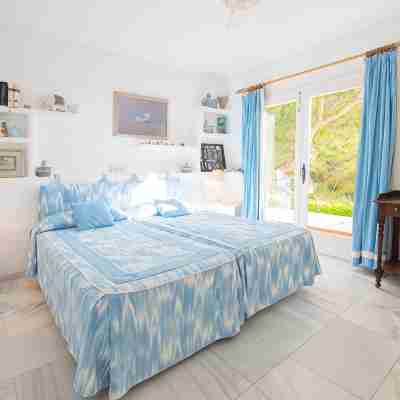 Villa Bonaire by the Sea with Pool and Private Direct Access to the Sea Rooms