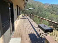 Private Getaway w/ River & Mountain Views - 3 tähden